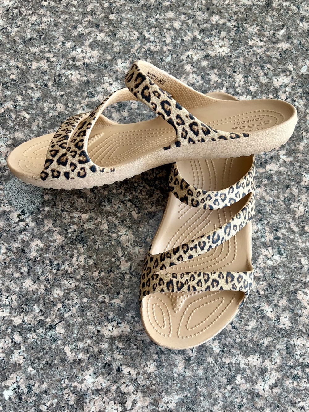 CROCS Women's Kadee II Leopard Graphic Sandals, 9W